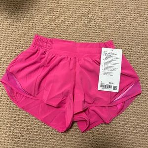 NWT Lululemon Hotty Hot 2.5” Low Rise Shorts - Sonic Pink